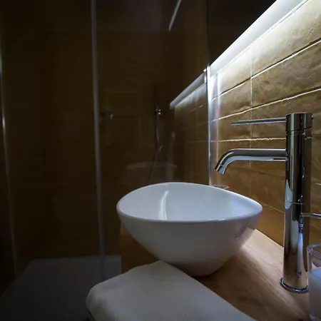 Oda ve Kahvaltı Lecentre 174 4*